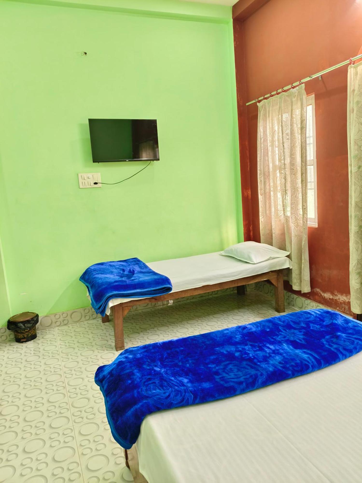 Devadham 3km Kashi Vishwanath Temple Guest house