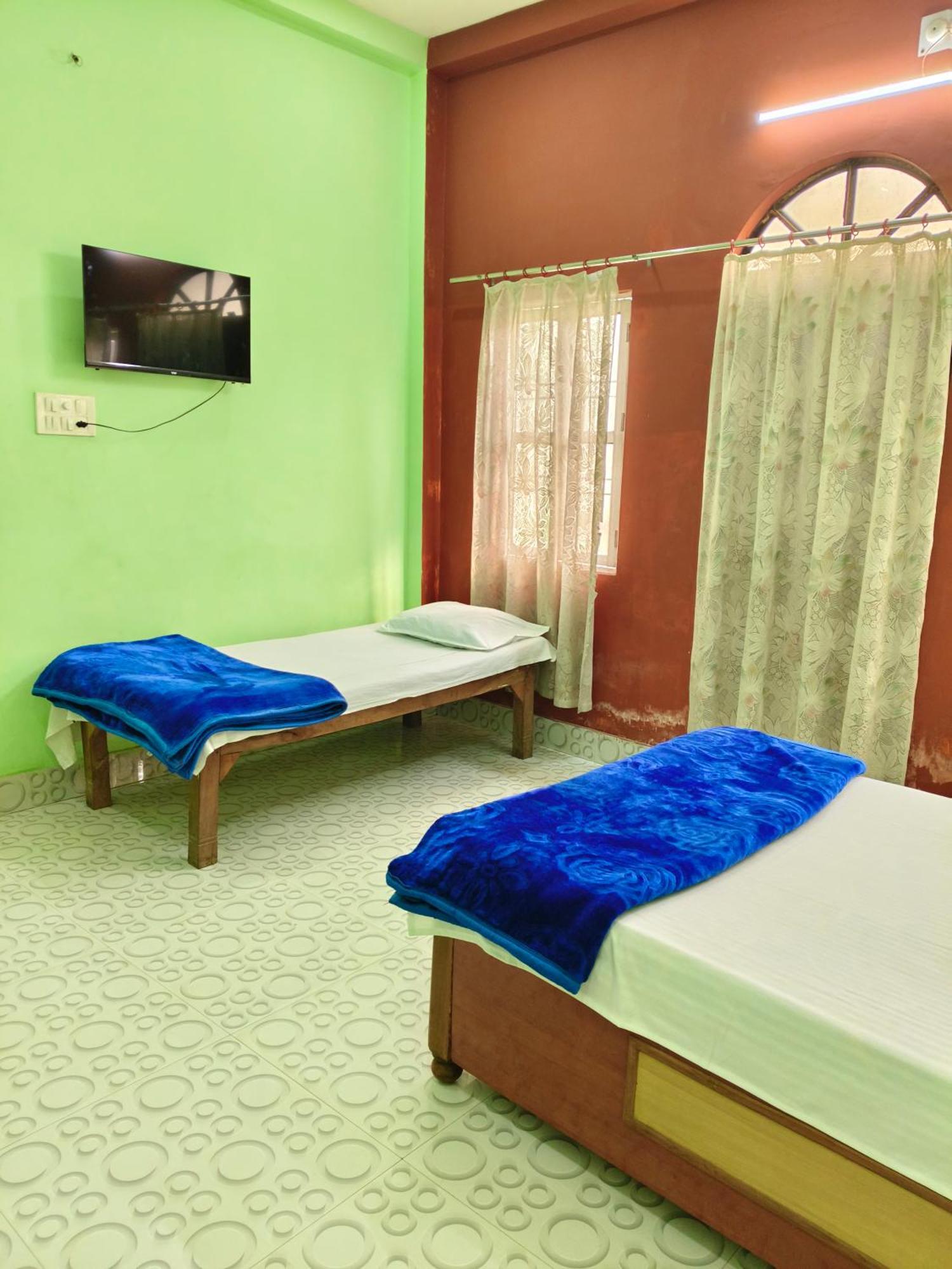 Devadham 3km Kashi Vishwanath Temple Guest house *
